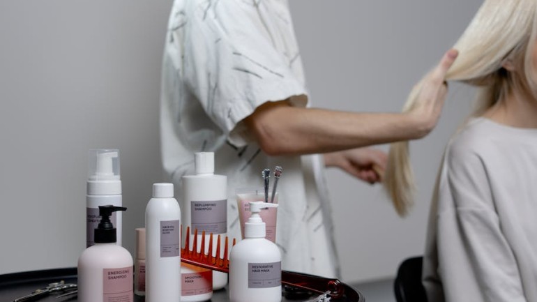 Jakie składniki powinny zawierać profesjonalne kosmetyki do włosów?
