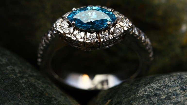 Jak wybrać idealny pierścionek z rubinem dla ukochanej?