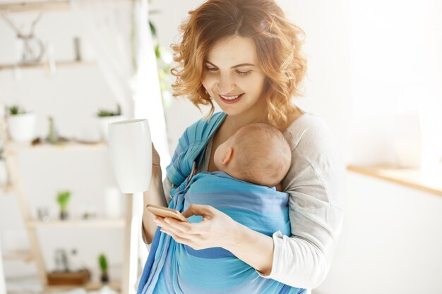 Jak wybrać idealne spodnie na okres ciąży: poradnik dla przyszłych mam