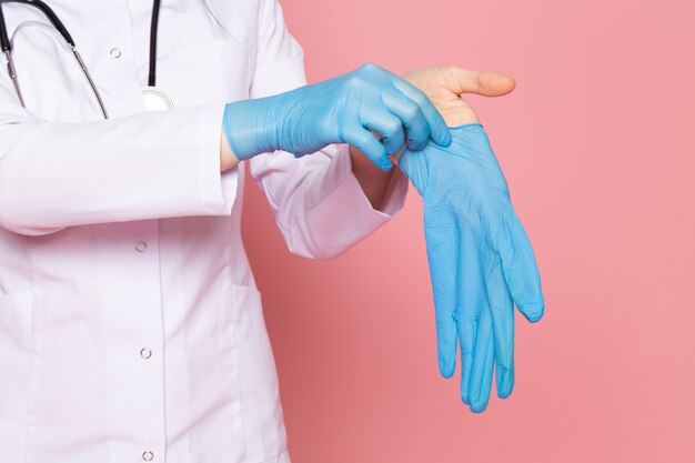 Jak różnokolorowe rękawice jednorazowe mogą poprawić efektywność i bezpieczeństwo w pracy medycznej?